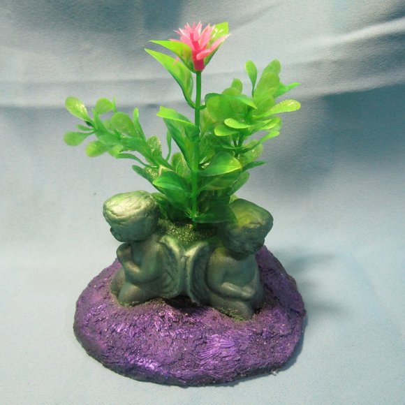 Aquarium Decoration Green Cherub Angels with Flowering Plant - Picture 4 of 7
